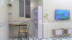 cầu giấy, 46m2, 3 ngủ, ngõ ba gác tránh, lô góc ba mặt thoáng, nhà dân xây đẹp dt cho thuê 18 triệu