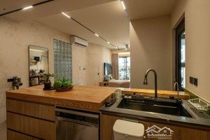 tôi chính chủ bán căn 93m có sổ đỏ -full nội thất như ảnh giá 5.6 tỷ - có hỗ trợ khách vay