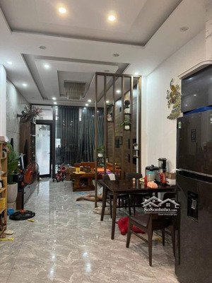 bán gấp nhà 4 tầng mặt tiền tiểu la, 75m2 đang cho thuê 30tri/tháng, trục đường lớn 10m5 hải châu