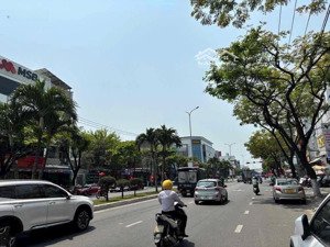 bán nhà 3 tầng nguyễn hữu thọ, dt 155m2, ngay sát vòng xoay 30/4