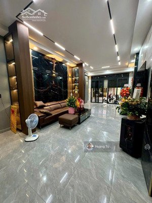 cần bán nhà hxh 8m lạc long quân, (4.5x11m), 3 tầng nhà mới full nội thất ở liền giá: 8.8 tỷ tl