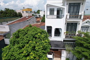 nhà 1 trệt 2 lầu mặt tiền đường trần phú gần nhà hàng thanh lịch