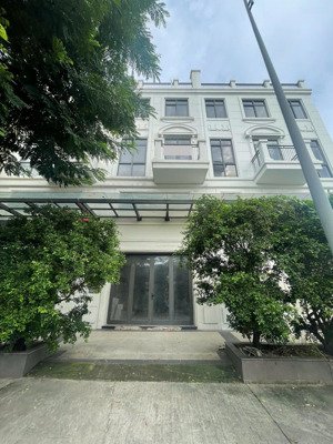 tôi cần bán căn shophouse lakeview city, quận 2 diện tích 5x20m giá chỉ 16,9 tỷ