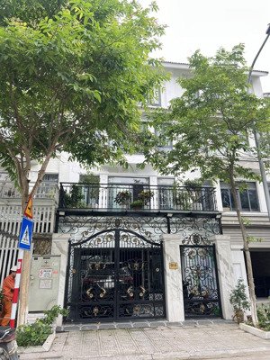 cho thuê biệt thự dương nội aeon mall hà đông , nhà hoàn thiện đẹp , giá 20tr/tháng