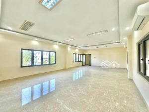 cho thuê kho xưởng kcn bến lức, long an, khuôn viên : 3.000m2, xưởng : 1.600m2, văn phòng: 500m2