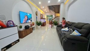 bán nhà 2 lầu đẹp lung linh 74,7m2 chỉ 5,8 tỷ ngay trung tâm phường long trường