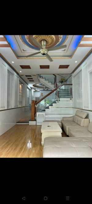 nhà dĩ an 2 lầu 1 trệt khu toa xe lửa 1 dĩ an ,gần vincom 550.