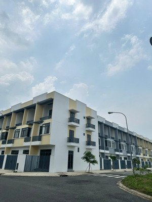 nhà phố phước đông new city còn 1 suất 2 lầu căn góc view đẹp sổ sẵn, sở hữu lầu dài, lh 
