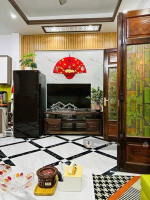 nhà phân lô giá yêu thương.31m2 x 5 tầng x 7.6 tỷ. trần vĩ , cầu giấy. ô tô chạy quanh nhà.nhà đẹp