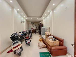 siêu phẩm bồ đề 5 tầng thang máy, gần chợ 15.4 tỷ
