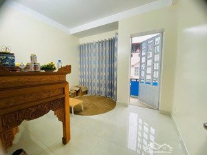 chính chủ gửi bán nhà 3 tầng mặt đường tuyến 2 hoàng ngọc phách