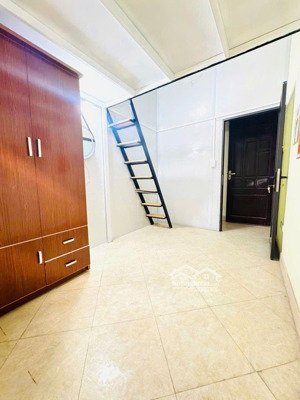 cho thuê phòng ở phố nguyên hồng, đống đa, 15m2, full đồ, 2.5 triệu