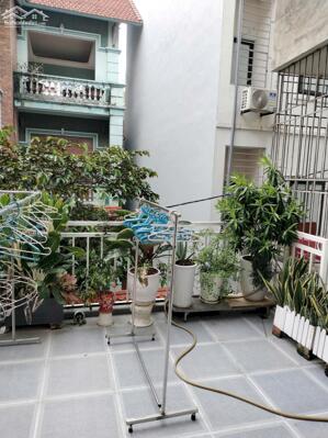 Nhà sân vườn rộng 60m2 đẹp cần bán ngay gần Hồ Mỗ Lao, đường Vũ Trọng Khánh -13.5tỷ