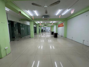 cho thuê sàn văn phòng 220 m2/tầng, sàn thông, mặt tiền 12m, chỗ để xe thoải mái