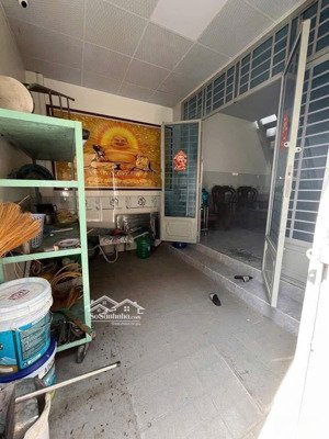 nhà cấp 4 dĩ an giá rẻ sổ riêng ngay ngã 3 đông tân, 3p ngủ
