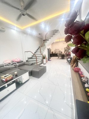 siêu vip bán căn nhà 4 tầng dân xây cực đẹp mặt vườn hoa tại him lam hùng vương lh 