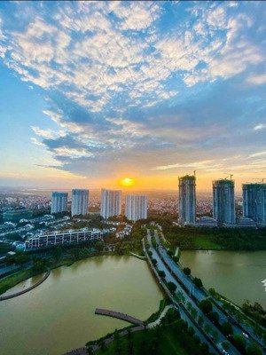 cần bán căn 158m toà lake2 giá 9.5 tỷ bao thuế phí lh 