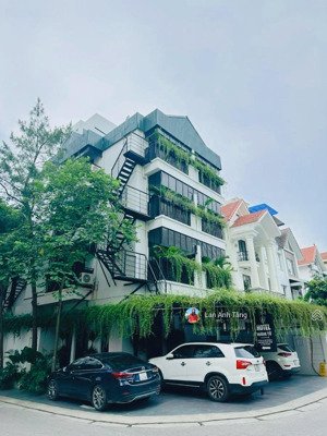 lô góc 180m2 - biệt thự 5 tầng mới vườn đào - nội thất xịn - gần quận ủy tây hồ