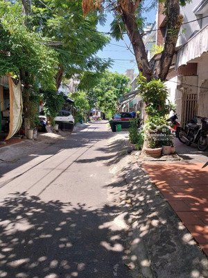 bán nhà mặt tiền sơn trà gần biển 2 tầng kiên cố giá chỉ nhỉnh 5 tỷ