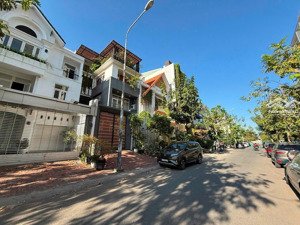 8mx24m - giá tốt đầu tư - biệt thự nam long vincom quận 7