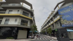 bán nhà phố bcons uni 4 tầng 69.8m2 sổ hồng sẵn 7,8 tỷ full giá thật 