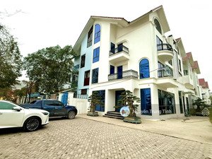 bán biệt thự song lập kdt ngôi nhà mới khẳng định đẳng cấp sống thượng lưu - 240m2 giá chỉ 19,5 tỷ