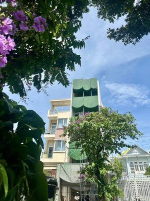 cho thuê tòa nhà mặt tiền vị trí vàng thảo điền