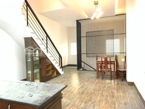 chính chủ bán nhà riêng 50m2, 5 tầng, mặt tiền 5m tại lạc long quân. giá siêu hơi chỉ nhỉnh 10tỷ