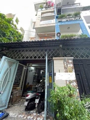 chính chủ. nhà 1 trệt 2 lầu sân thượng. hẻm 78. nguyễn văn khối p11 gv . dt 3.8 x 17 . giá 6.9 ty