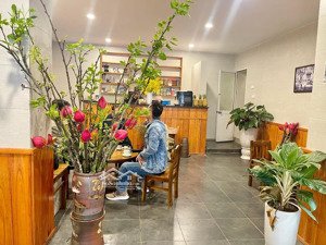 cho thuê nhà mặt phố ô chợ dừa dt 120m2 x 4 tầng, mt 5 m, giá 60 tr/th , đỗ xe được.