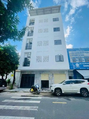 cần bán gấp toà căn hộ 6 tầng mặt tiển đường 7m5 hải châu , ngang:10m , doanh thu :50 triệu / tháng