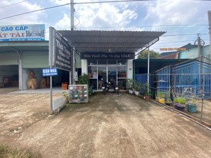 chính chủ bán nhà mặt tiền dt759b cách vòng xoay 700m, nhà xây gần hết đất