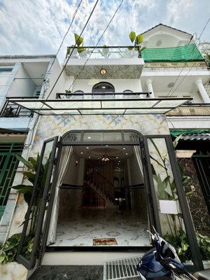 nhà đẹp 3 tầng -dt4x18-cn hẻm xe hơi-3 căn ra mt tân thới hiệp 21-nguyễn ảnh thủ giá rẻ 4,850 t