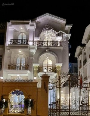 hot !! bán gấp biệt thự sân vườn hồ bơi ngay quốc hương ,thảo điền-220m2(8x26)-4 tầng gía chỉ 39 tỷ