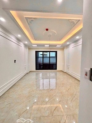 phố nguyễn ngọc vũ, cầu giấy, 41mx5t, giá 8.7 tỷ, ô tô đỗ cửa, 15m ra phố, nhà mới, ở luôn.