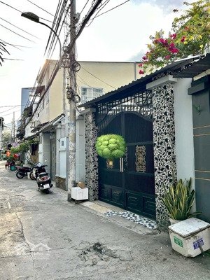 nhà bán đường tôn thất thuyết - xe hơi tới nhà - thông với nguyễn thần hiến, bến vân đồn qua q1