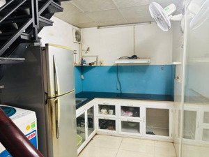 bán nhà hẻm an ninh - khu vực sầm uất - có sổ hồng