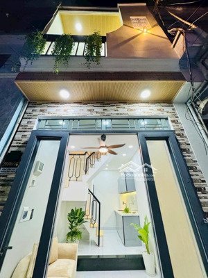 nhà mới xây sát hẻm xe tải - chu văn an p.12 - nhà nở hậu - nhỉnh 3 tỷ lh : 