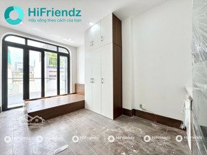 cho thuê căn hộ ban công full nội thất 30m2 gần đại học ueh q10, hẻm ô tô, trống sẵn