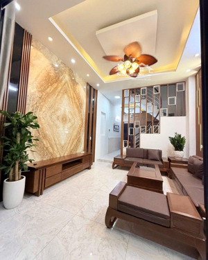 nhà 40m2 - hơn 5tỷ - khu vực ngã tư trịnh văn bô - nhổn - đhcn