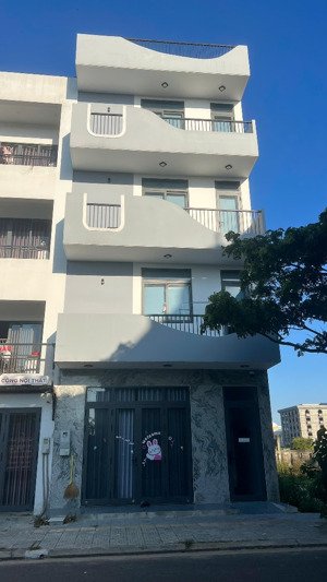 căn hộ siêu đẹp - 2pn tách biệt - có thang máy rộng gần 100m2 - thích hợp cho giá đình