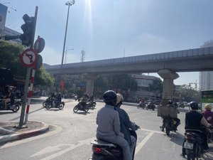 siêu phẩm dòng tiền. mặt phố quang trung hà đông. 56m2, 5 tầng, hơn 12 tỷ. vỉa hè rộng, kinh doanh.