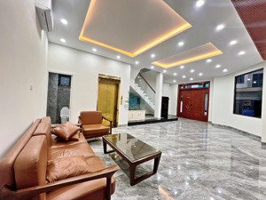 cho thuê nhà lô góc có thang máy siêu mới gần biển 4 phòng ngủ khu vĩnh hoà giá 20 triệu/tháng