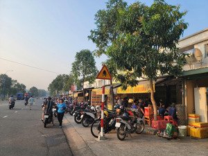 chính chủ bán gấp 10x30m mặt tiền vành đai 4. có 8 phòng, 2 kiot, thu nhập 15tr. lh 