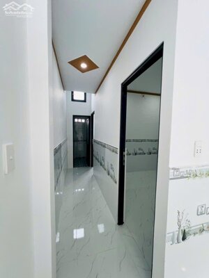 bán căn nhà gác lửng mới 100%. Cuối đường Đồng Khởi