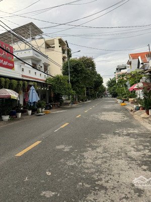 bán nhà mt - đường lê cao lãng ( 5x18m) nhà cấp 4. vị trí đẹp .giá 11,5 tỷ