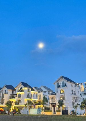 cho thuê villa mystery, p.thạnh mỹ lợi. dt: 15x20m hầm trệt 3 lầu 5pn, full nt. lh nghĩa 