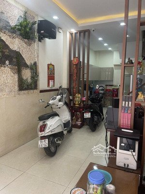 nhà bán mt phù đổng thiên vương đối diện bv đh y dược q.5 dt: 3,9 x18m 1 lầu giá: 15,3 tỷ tl