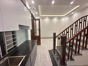 bán nhà trung tâm thạch bàn, diện tích 34.0m -5.4 tỷ, nội thất mới