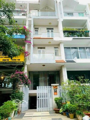 cần bán gấp nhà phố vip có 1-0-2 mặt tiền đường d4, kết cấu 4 lầu, có thang máy , giá bán 32 tỷ